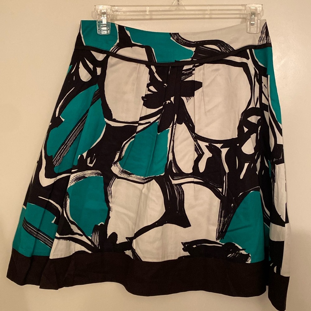 Flower pattern skirt, size medium